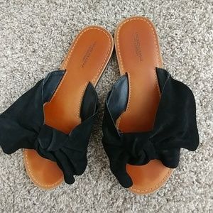 American Eagle bow flip flops sandals slip on shoe